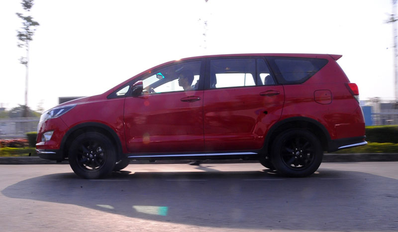 Toyota Innova Venturer giá 855 triệu tại Việt Nam Toyota Innova Venturer giá 855 triệu tại Việt Nam